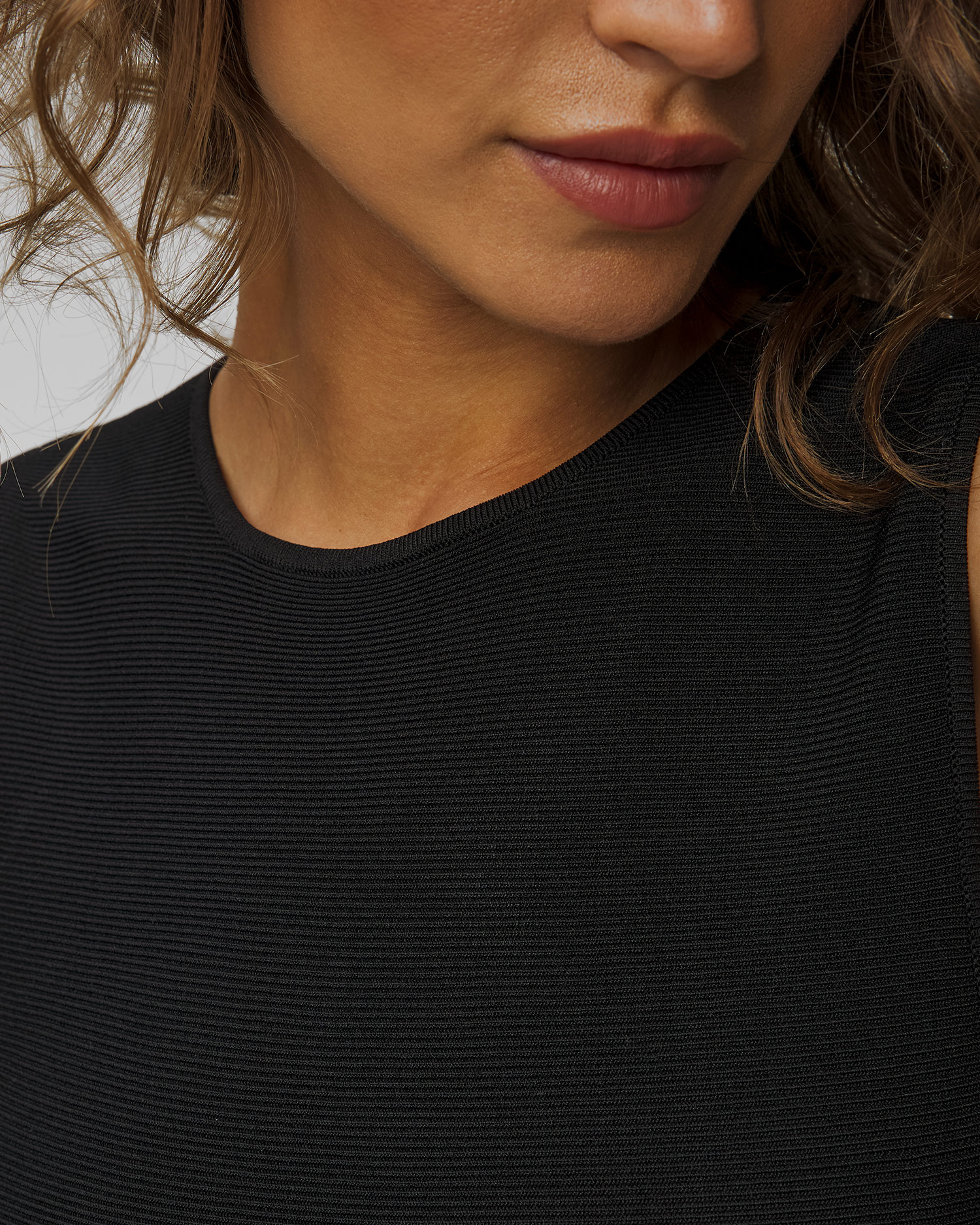 Midi šaty s viskózou Staud Elyse