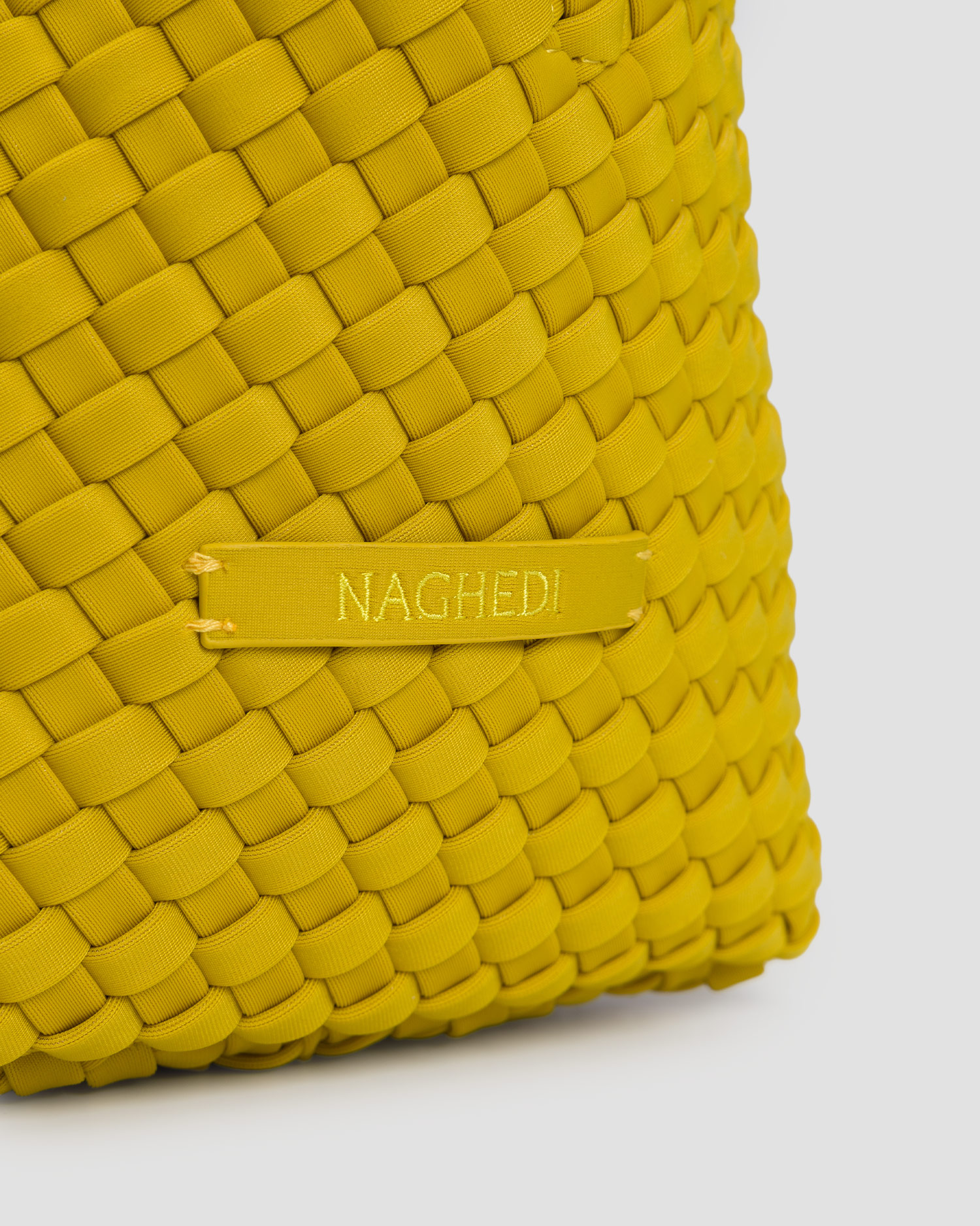 Naghedi St Barths Small Tote Handgewebte Tasche in Gelb