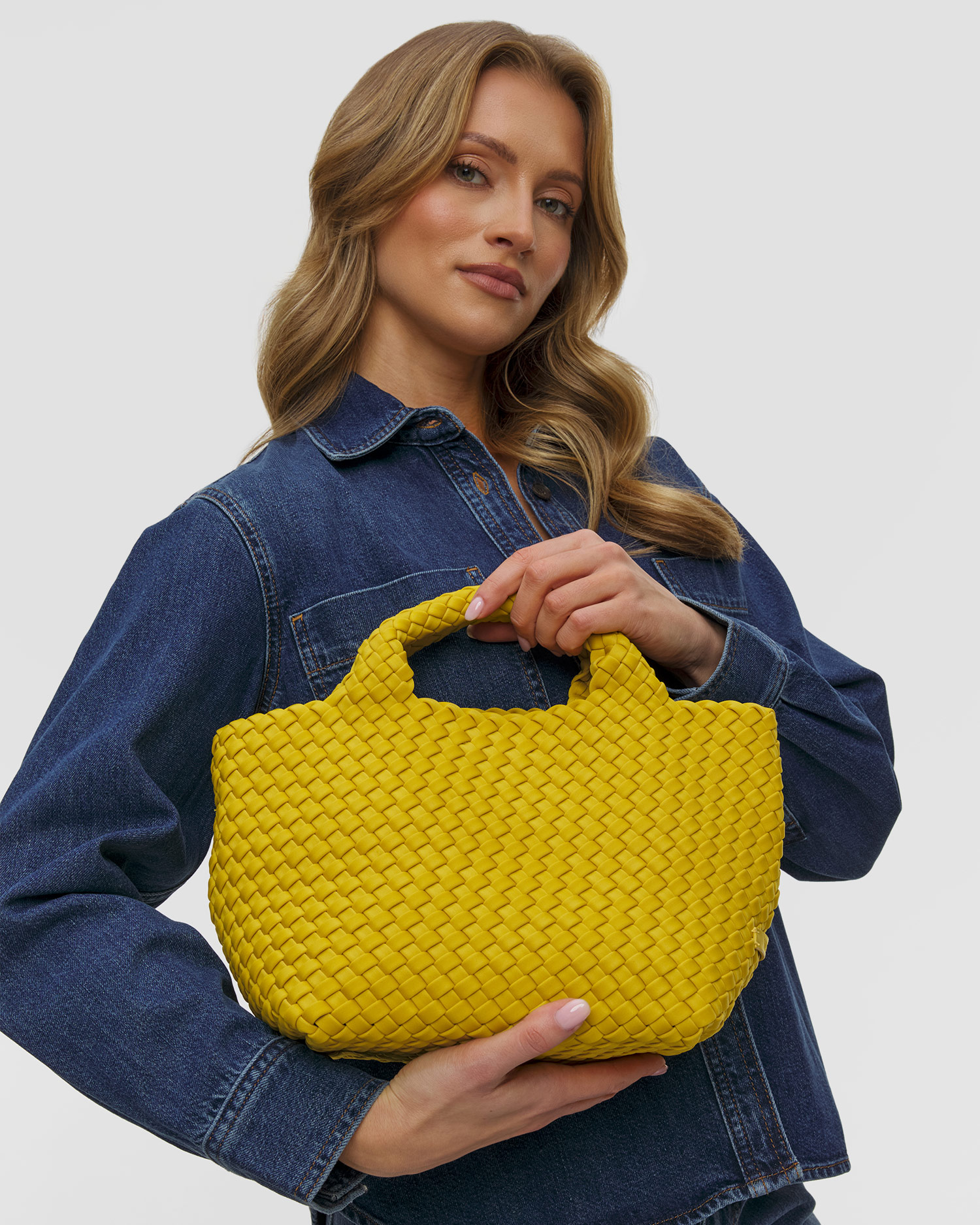 Naghedi St Barths Small Tote Handgewebte Tasche in Gelb