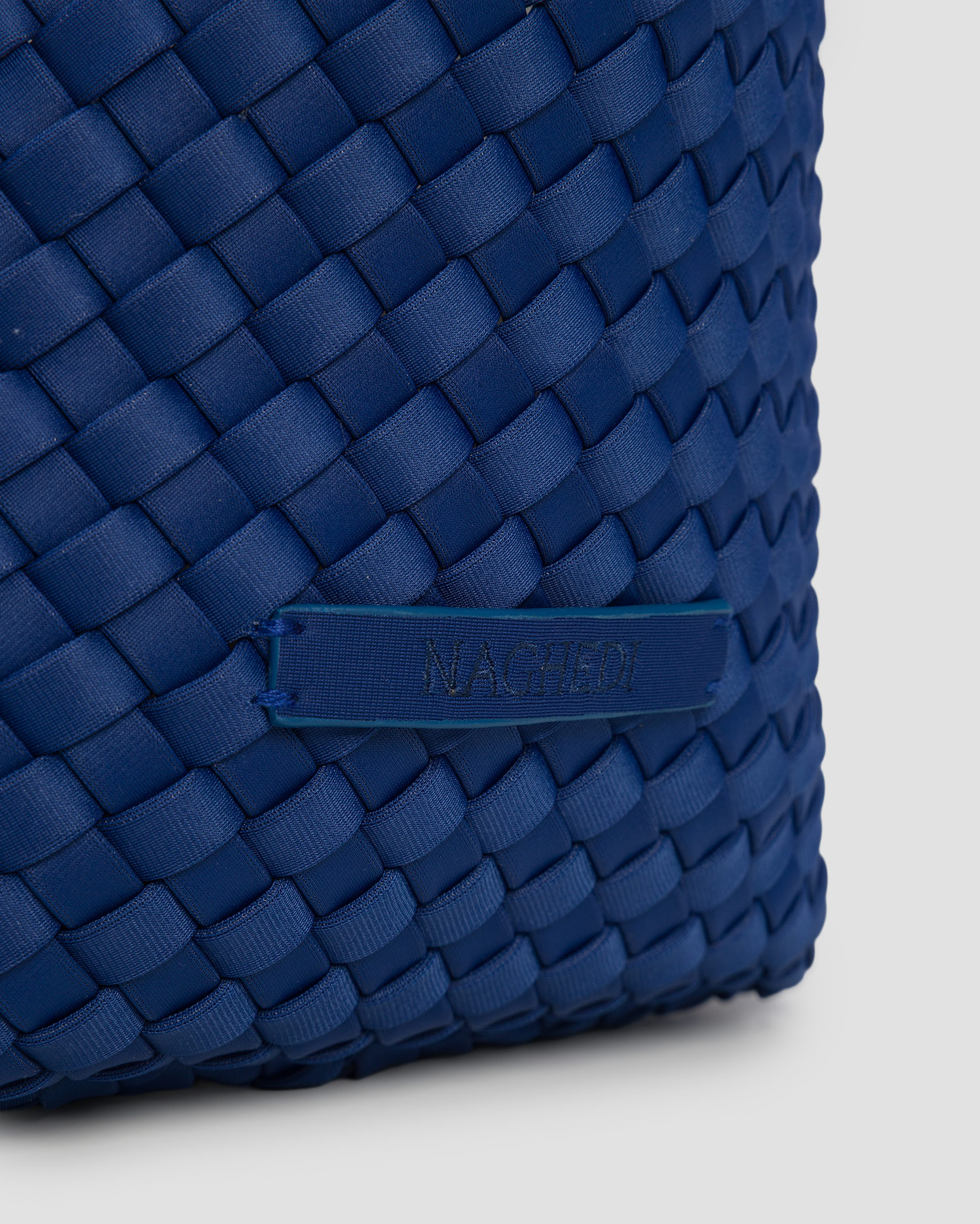 Naghedi St Barths Small Tote Handgewebte Tasche in Blau