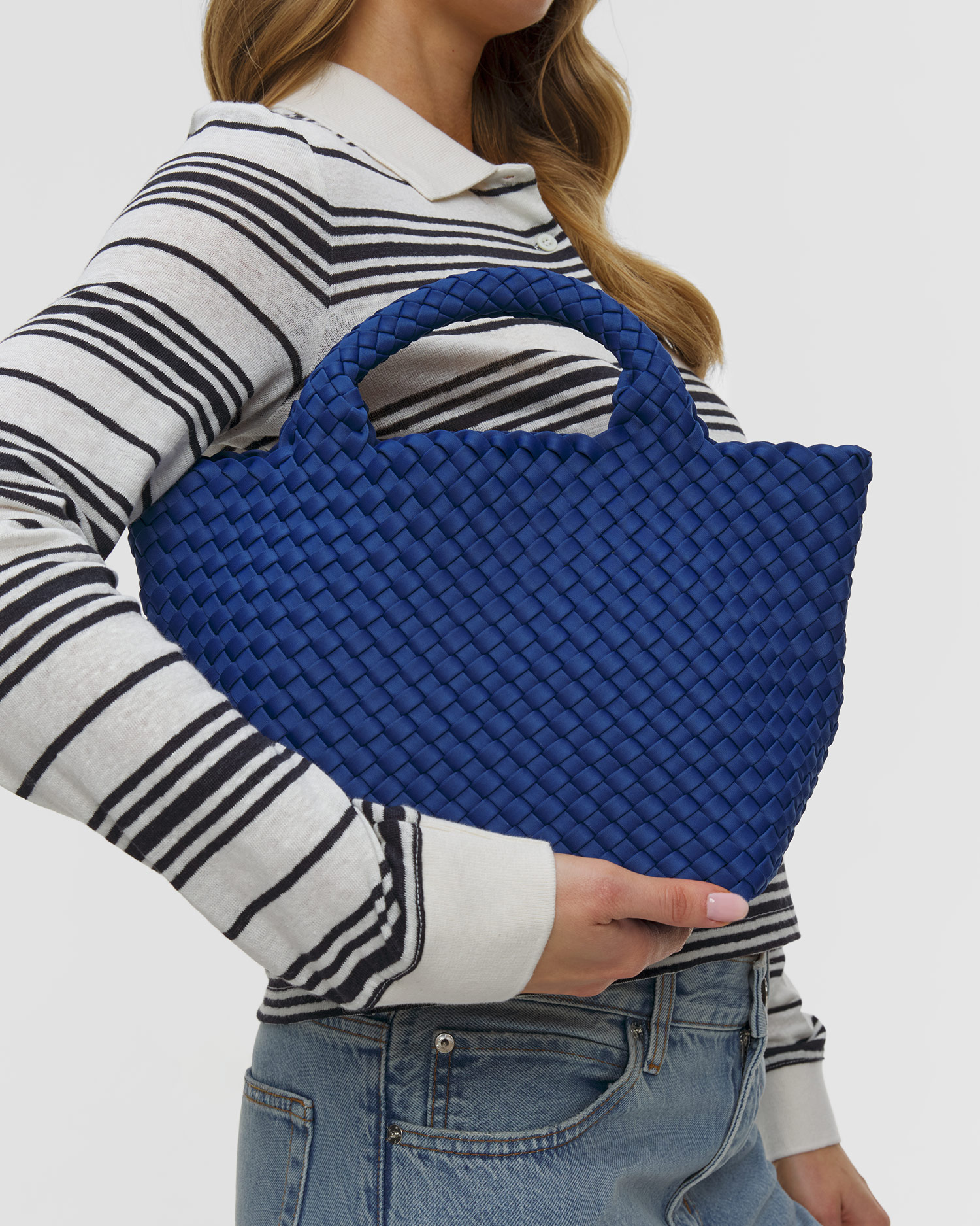 Naghedi St Barths Small Tote Handgewebte Tasche in Blau