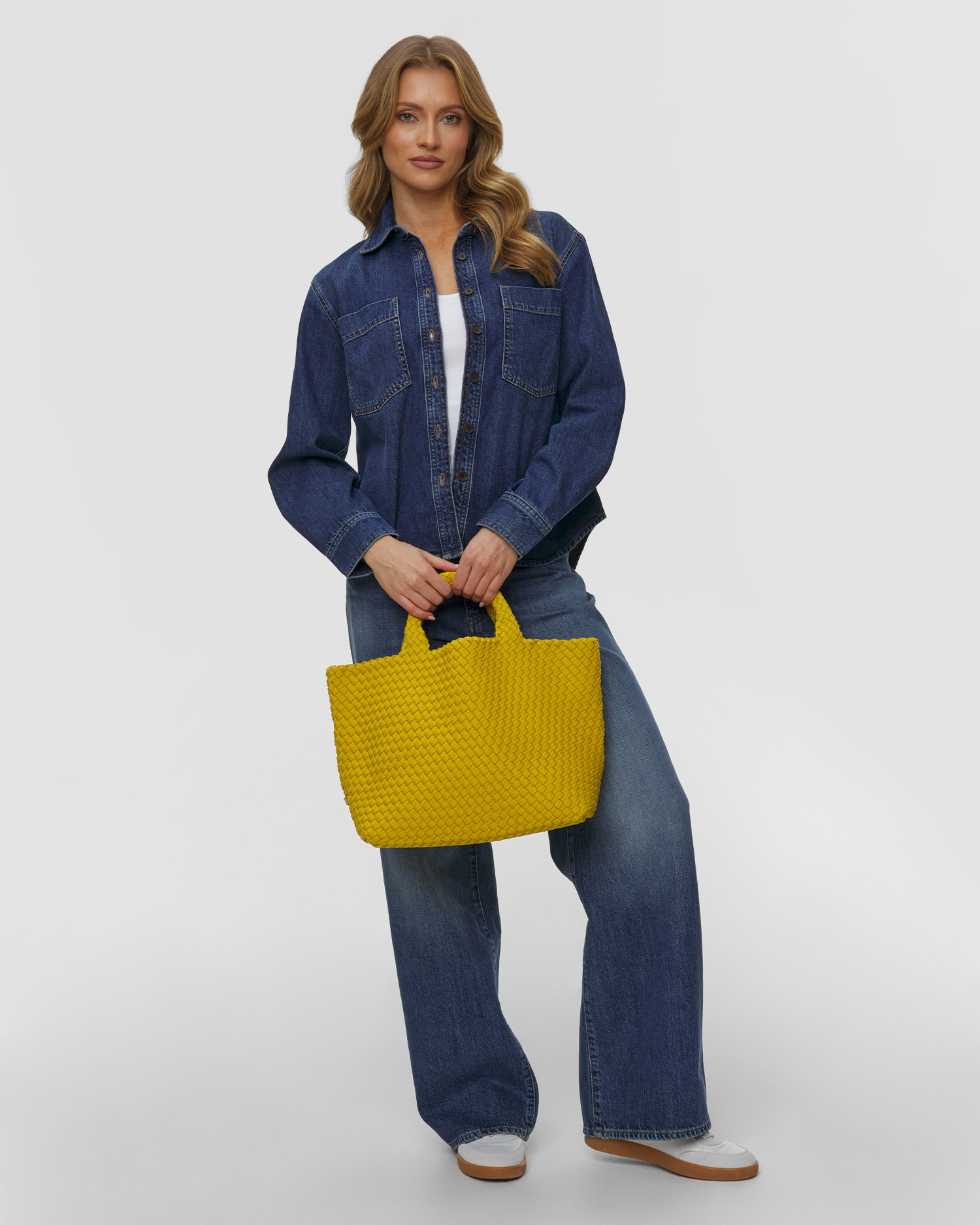 Naghedi St Barths Medium Tote Handgewebte Tasche in Gelb