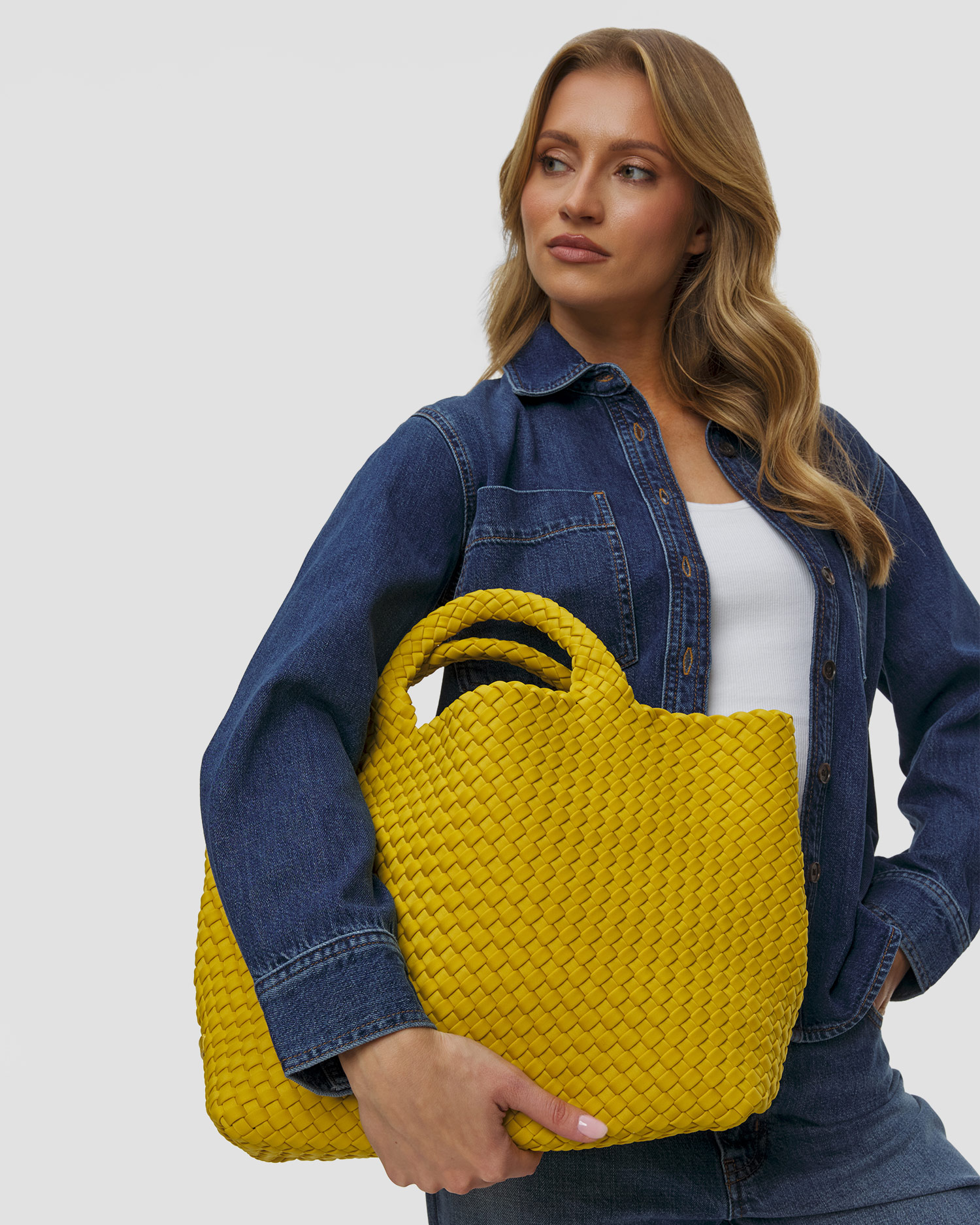 Naghedi St Barths Medium Tote Handgewebte Tasche in Gelb