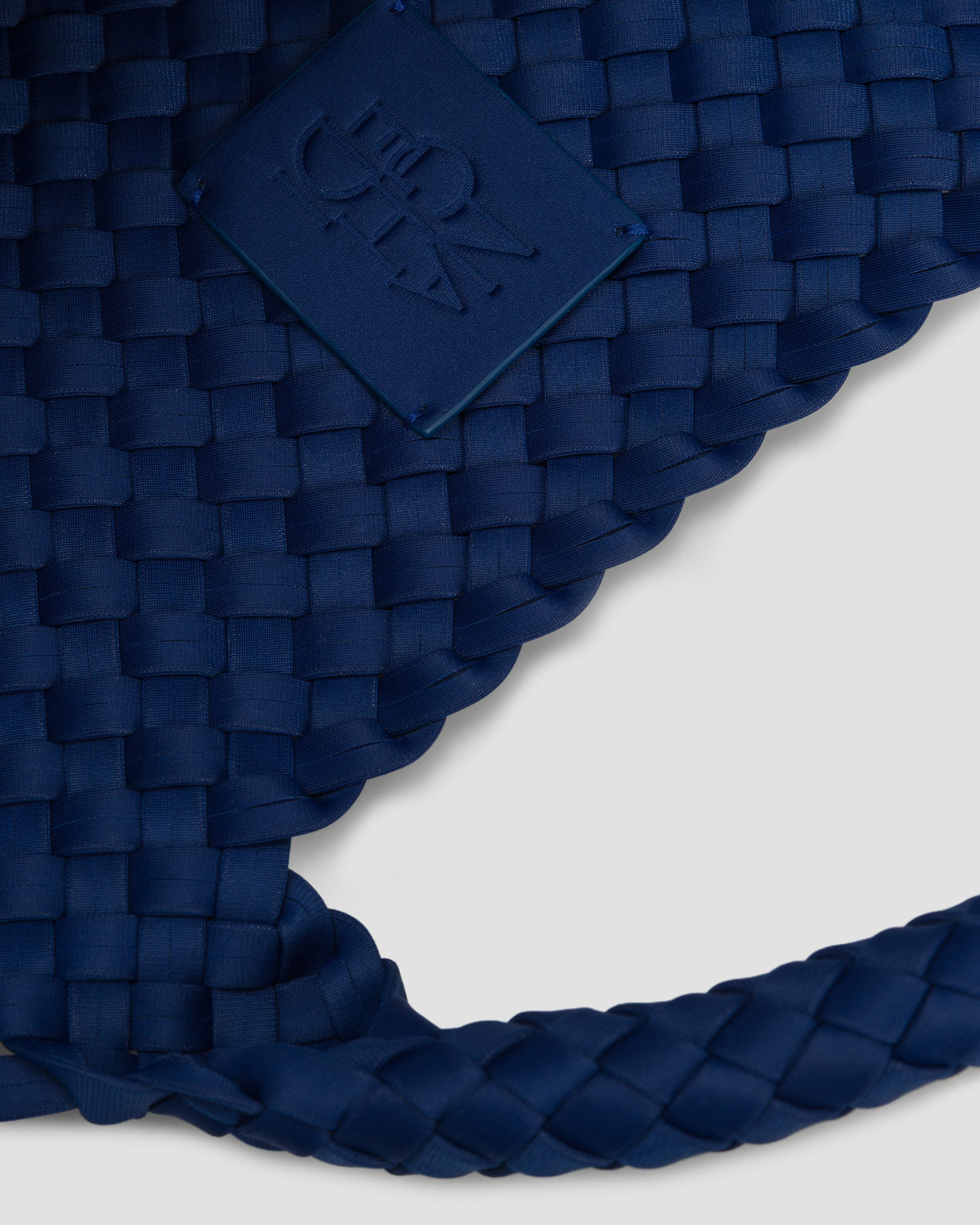 Naghedi St Barths Medium Tote Handgewebte Tasche in Blau