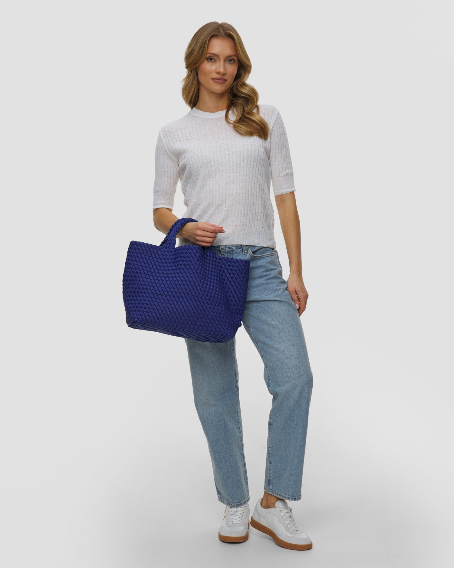 Naghedi St Barths Medium Tote Handgewebte Tasche in Blau