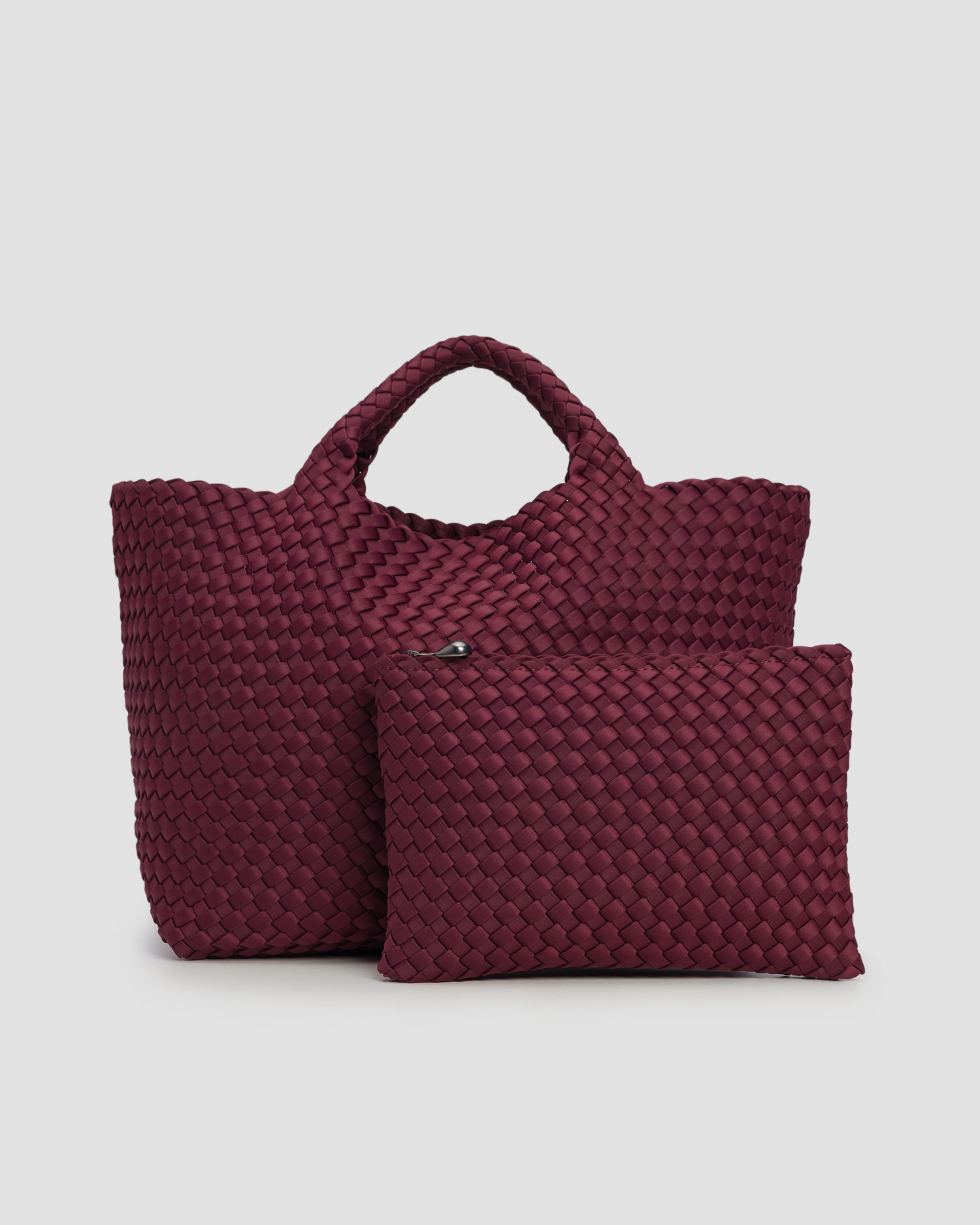 Naghedi St Barths Medium Tote Handgeflochtene Handtasche in Bordeaux