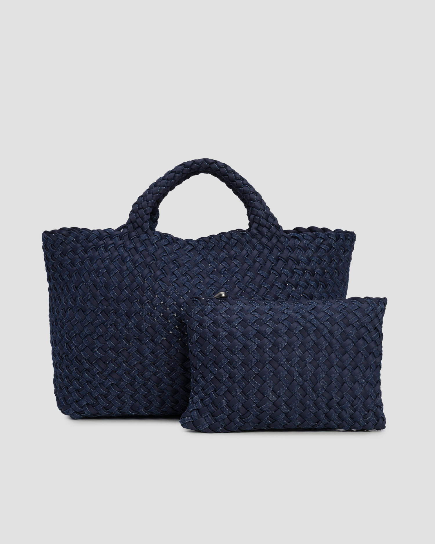 Ručně vyplétaná kabelka Naghedi St Barths Medium Tote Double Weave v tmavě modré barvě