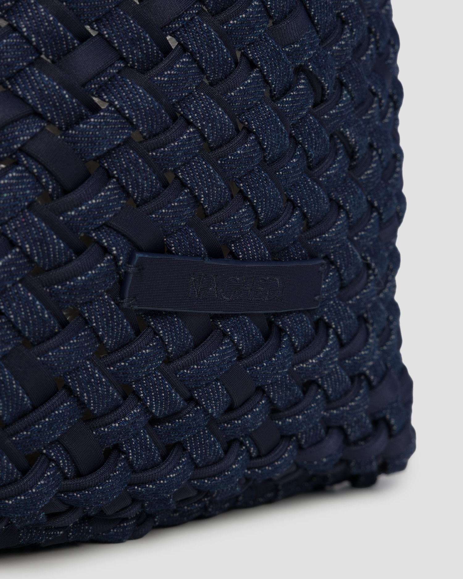 Ručně vyplétaná kabelka Naghedi St Barths Medium Tote Double Weave v tmavě modré barvě