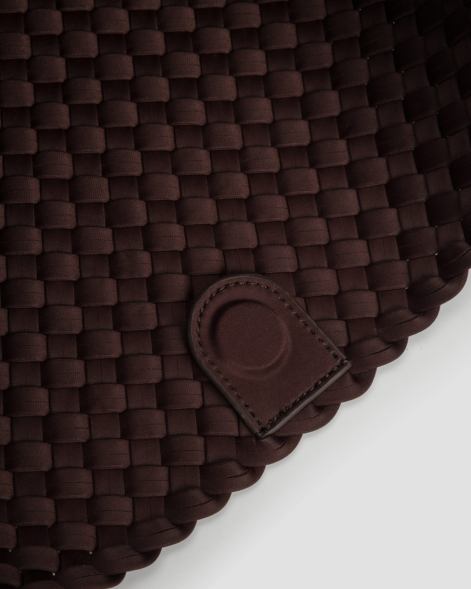 Borsa intrecciata a mano da donna Naghedi Nomad Hobo Medium