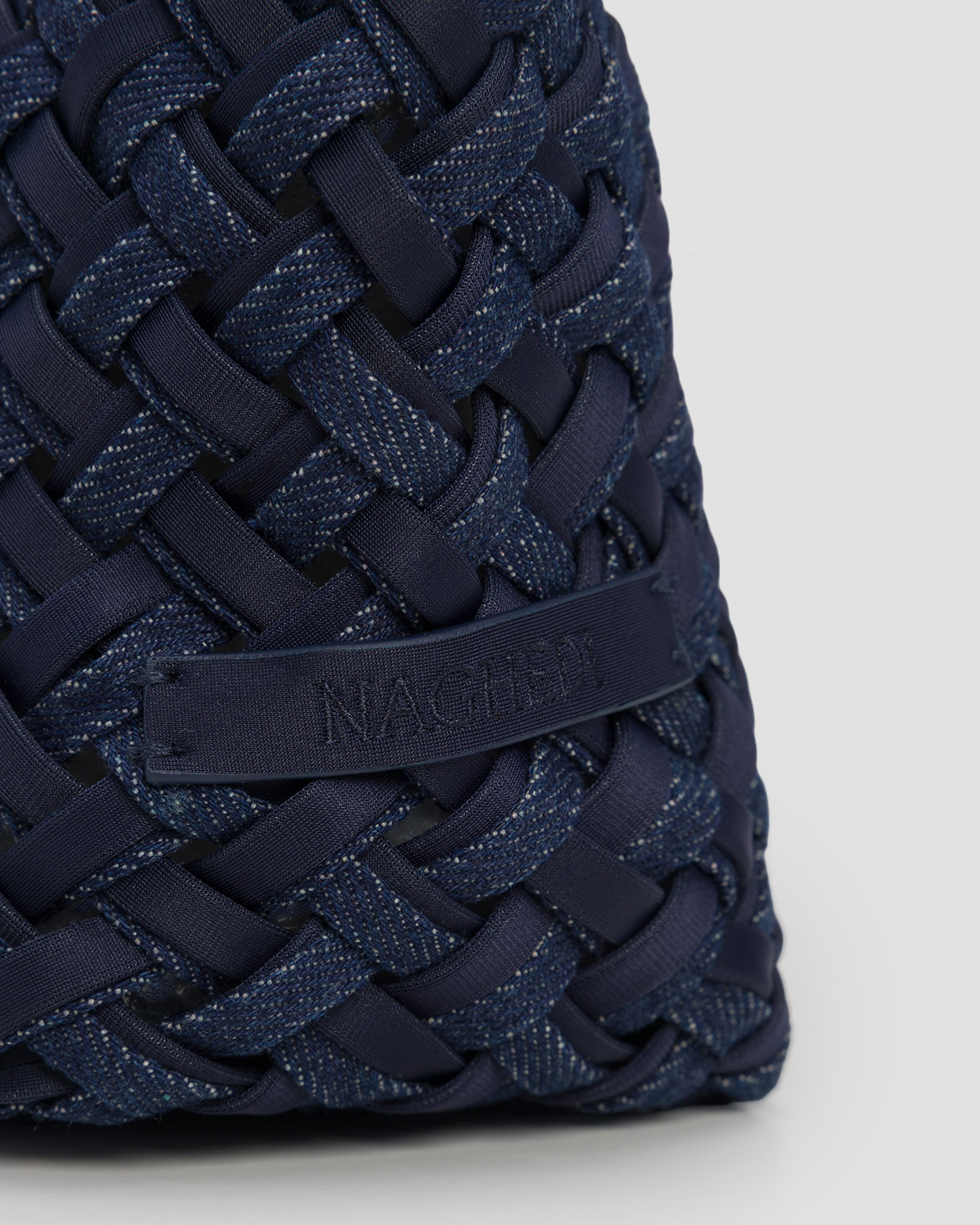 Ručně pletená kabelka Naghedi Gigi Small Clutch Double Weave v tmavě modré barvě