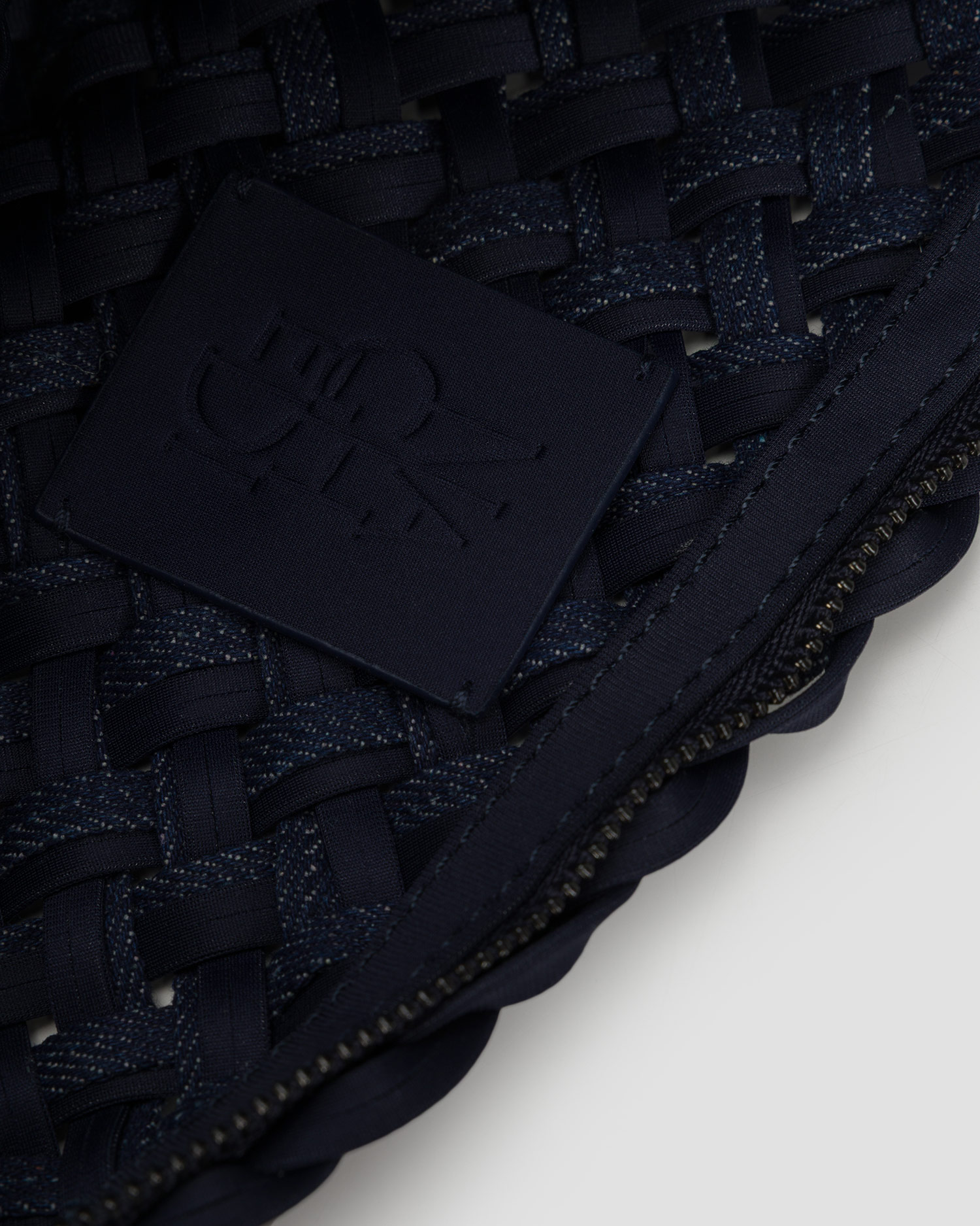 Ručně pletená kabelka Naghedi Gigi Small Clutch Double Weave v tmavě modré barvě