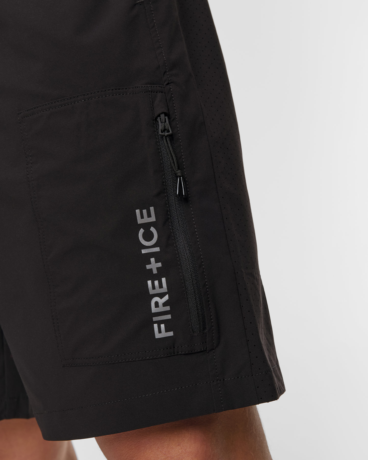 Černé pánské teplákové šortky BOGNER FIRE + ICE PAVEL2