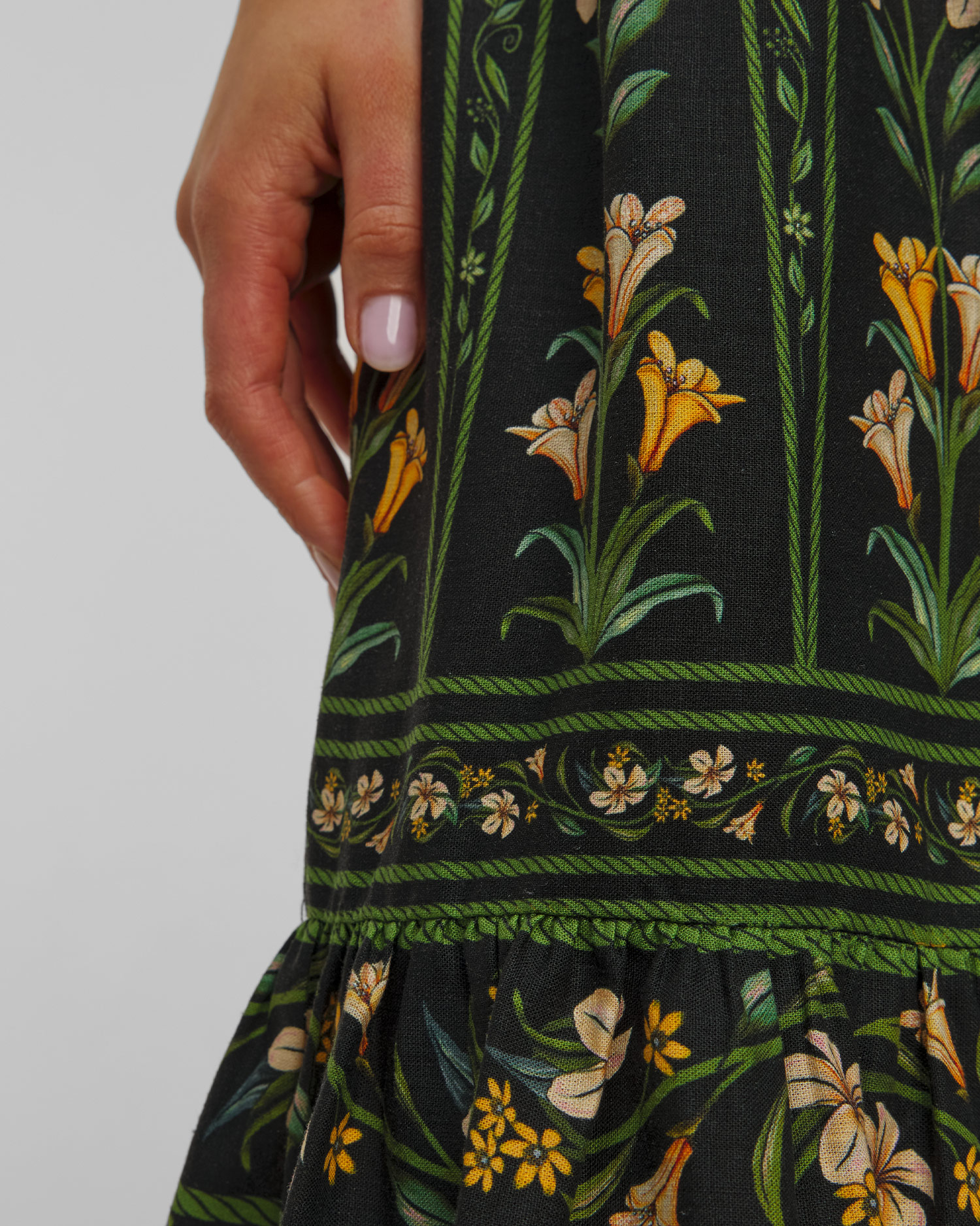 Lněné maxi šaty Farm Rio Black Flowers Arch Lenzing™ Ecovero™