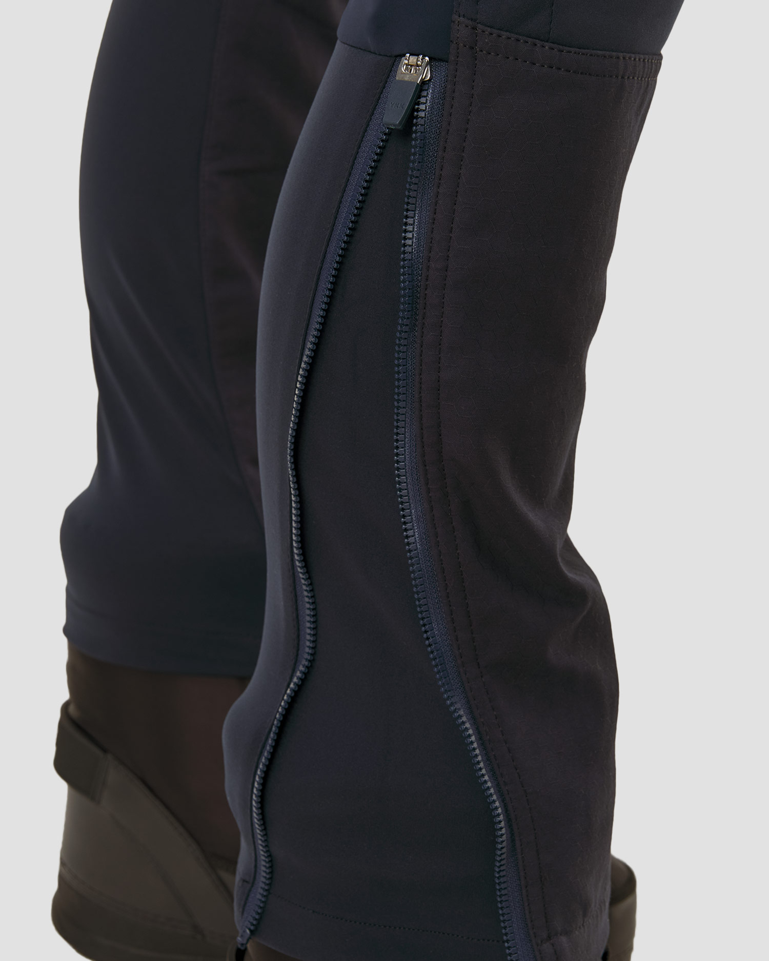 Spodnie softshellowe damskie Amundsen Sports 5Mila Pants granatowe