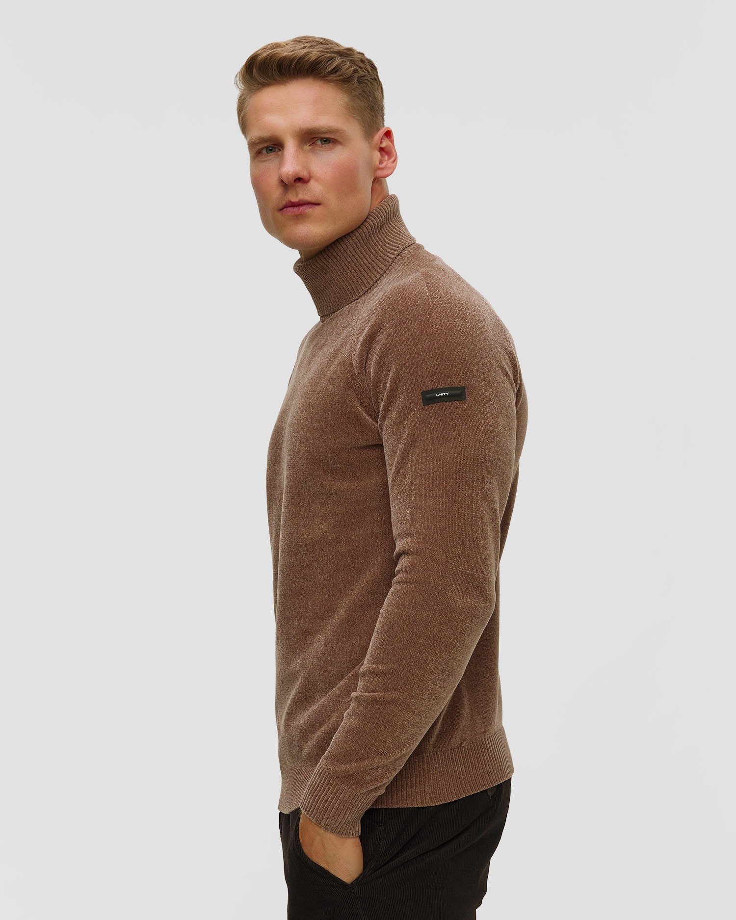 Pánsky hnedý sveter s rolákom Unity Original Popov Cheni