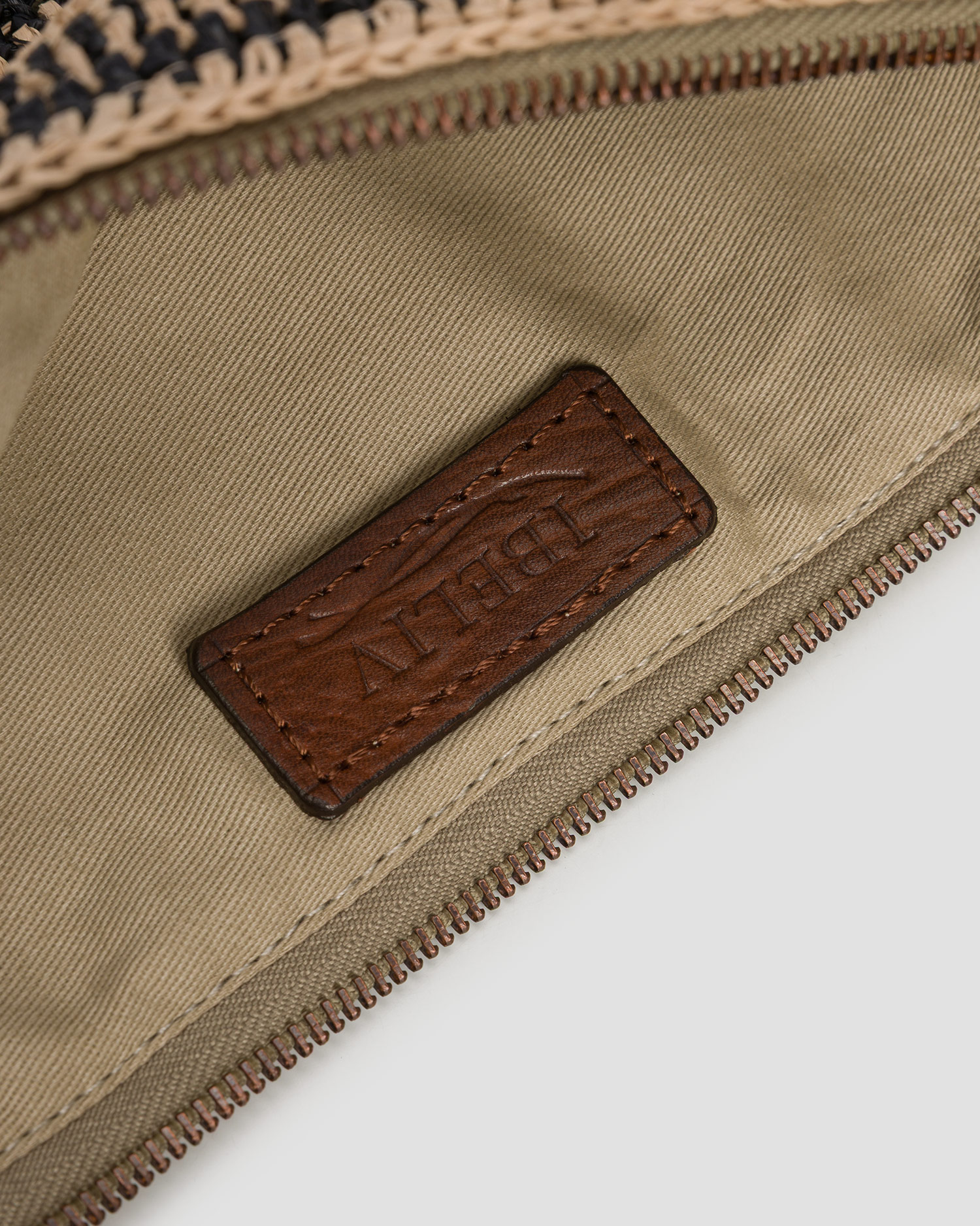 Ibeliv Ampy Handgewebte Clutch-Tasche