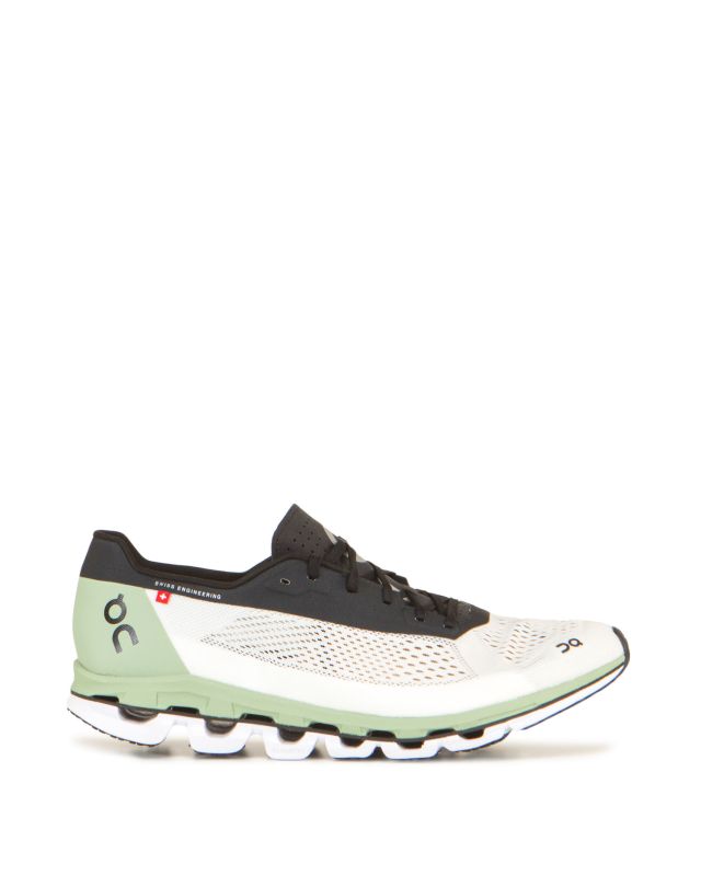 Chaussures de running homme On Running CLOUDBOOM 3799641-white-black |  S'portofino
