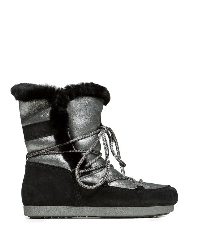 Moon boot far side clearance