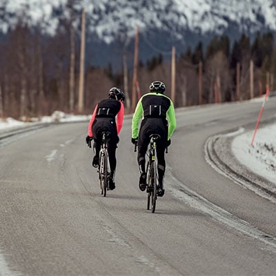 Wie kleidet man sich im Winter zum Radfahren?
