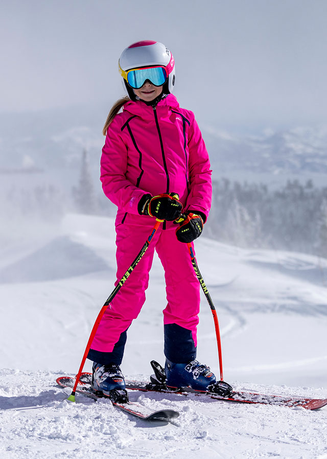 Růžová souprava oblečení na lyže Kjus