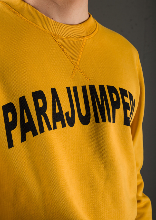 Żółta bluza męska Parajumpers to idealna ochrona podczas jesieni.