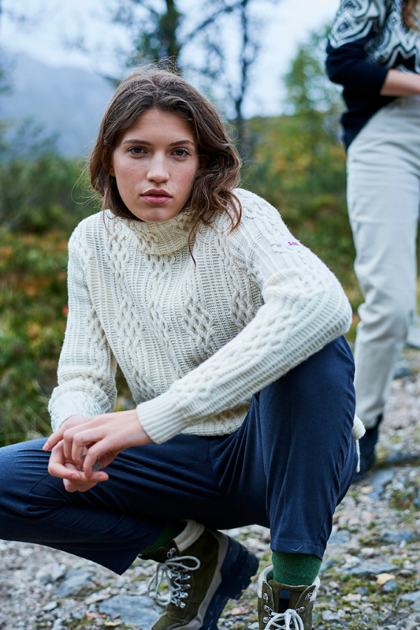 Odzież damska 2021 - knitwear idealny na outdoor
