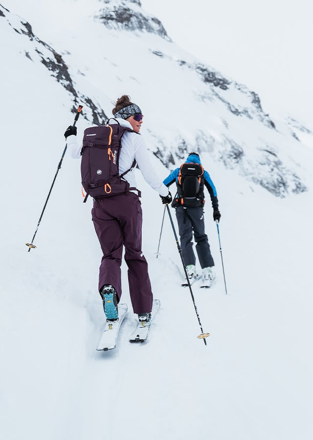 În timpul călătoriei, trebuie să ai grijă de toate straturile, în special de pantalonii buni de schi turing