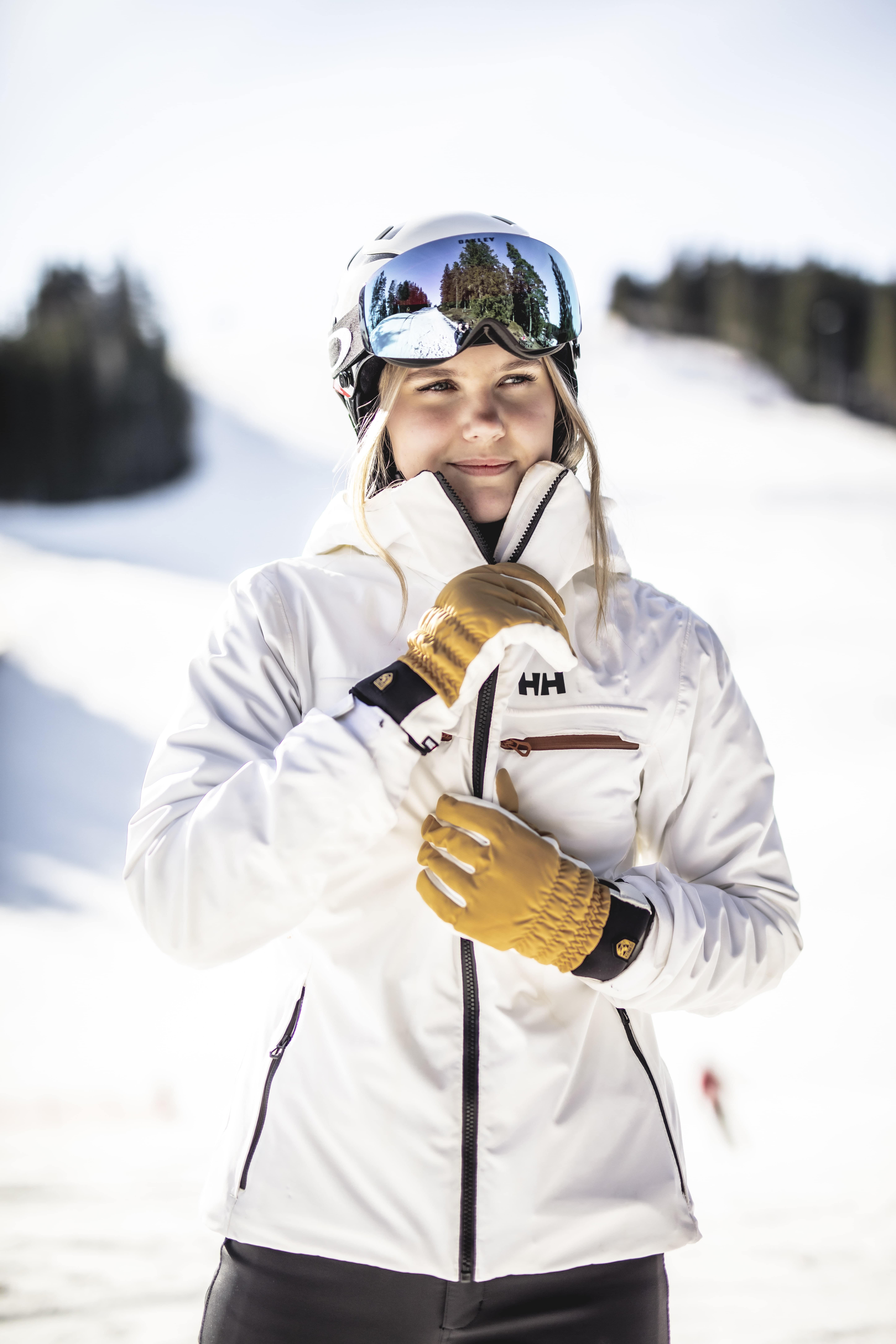 Bílá lyžařská bunda
